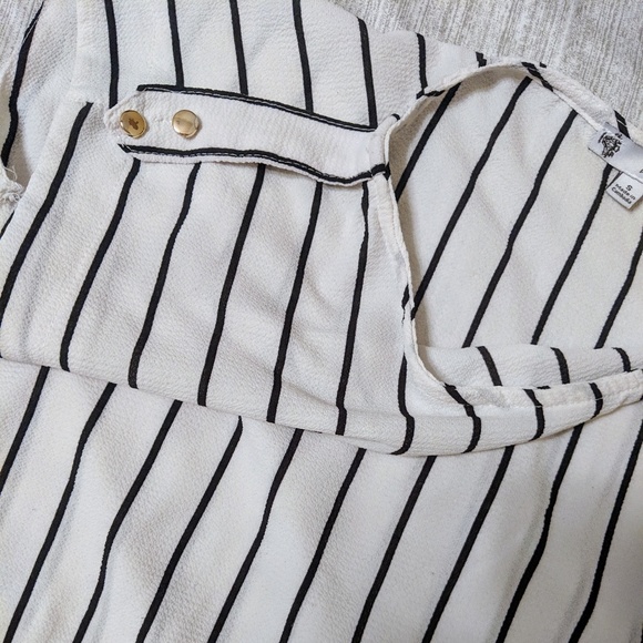 ✳️ REDUCED✳️🌺5 Blouse Bundle!!🌺 - Picture 8 of 8